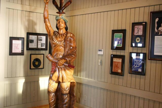 About Kowaliga Restaurant, Kawliga Wooden Indian Statue